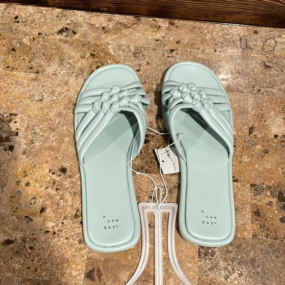 Women’s Sandals - Picture 4 of 9